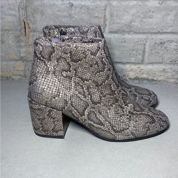 NWOB MSRP $249 gentle souls Blaise Block Heel Bootie Women's Size 6.5 - Picture 4 of 10